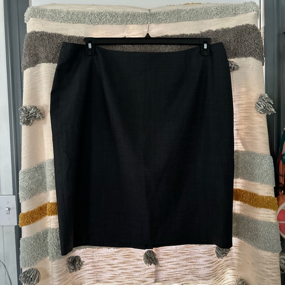 Jones New York Stretch - Gray/Black Pencil Skirt - Sz 18W - Picture 2 of 6